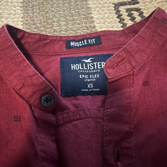 Hollister muscle fit button up - Picture 2 of 2